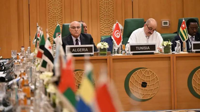 M. Attaf participe aux travaux de la 23e session extraordinaire du Conseil des ministres des Affaires étrangères des États membres de l'Organisation de la coopération islamique