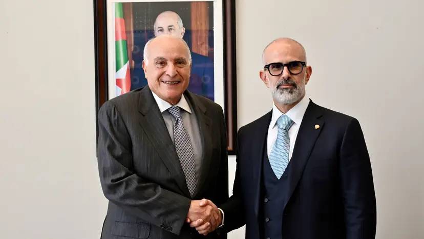السيد عطاف يجري محادثات مع وزير الخارجية الكويتي